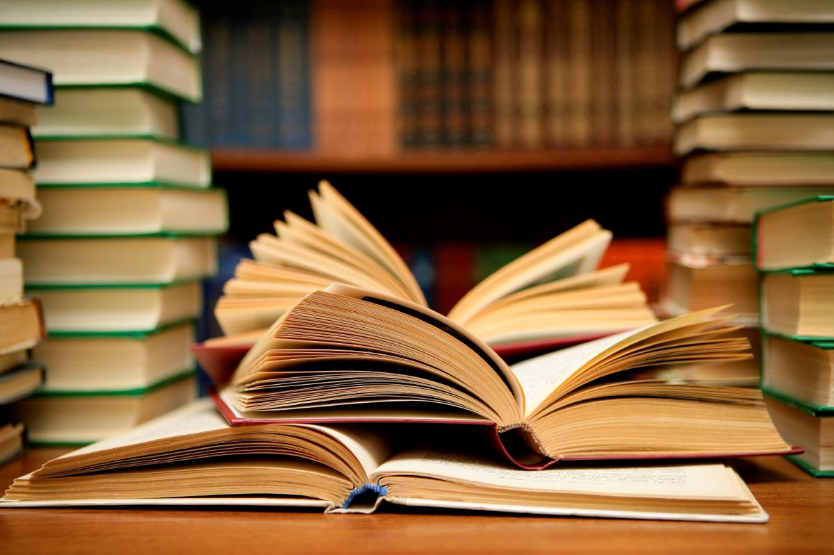 Книги. Репетиторство и его плюсы и минусы